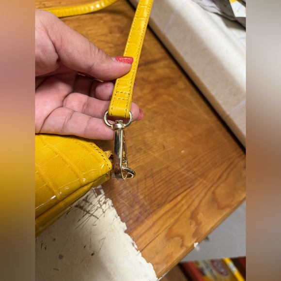 Forever 21 Yellow Croc-Embossed Women's Bag NWOT - Picture 8 of 11